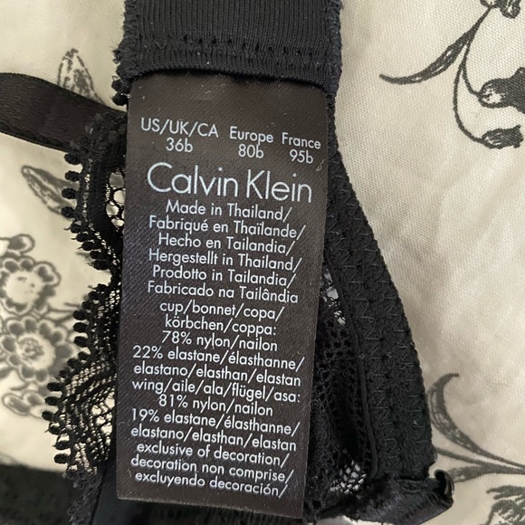 NWT Calvin Klein Plunge Push Up Bra - Picture 2 of 4